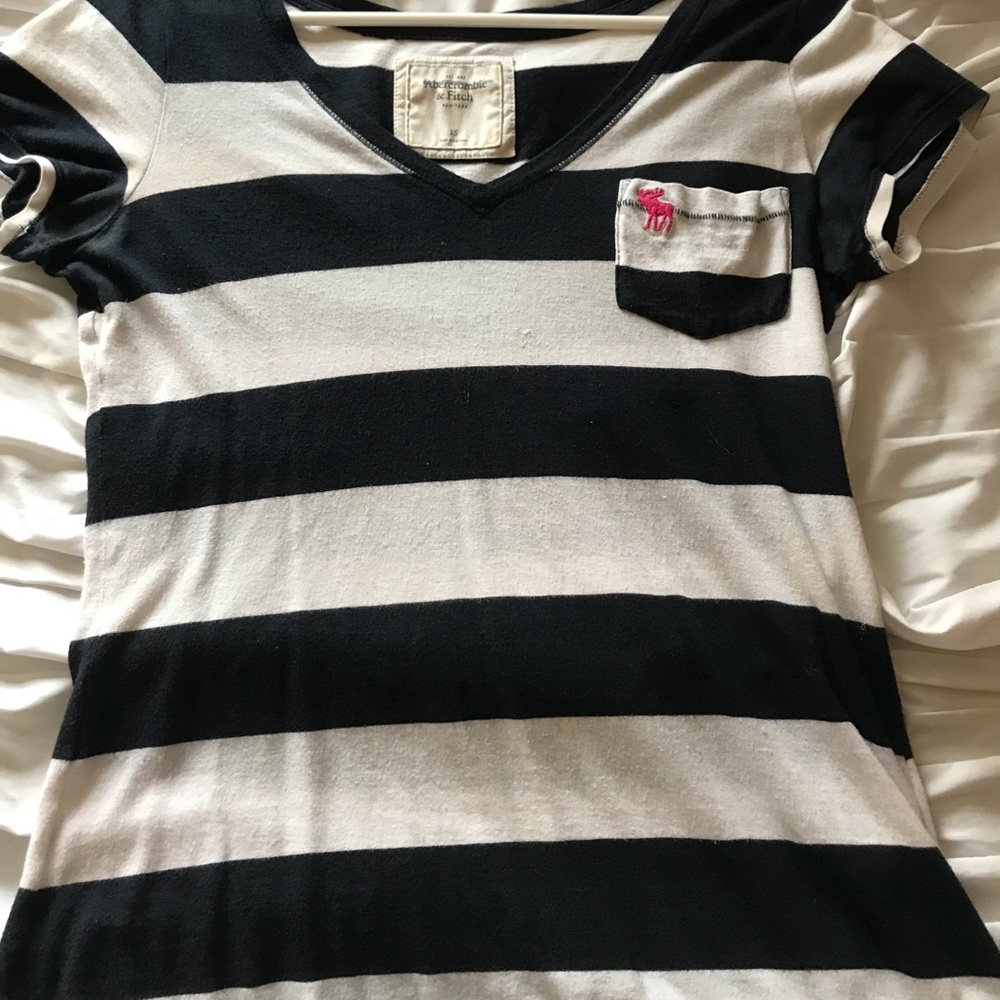 Stripped v-neck tee-shirt